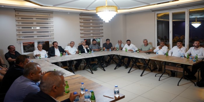 Başkan Hallaç, mahalle muhtarlarıyla bir araya geldi